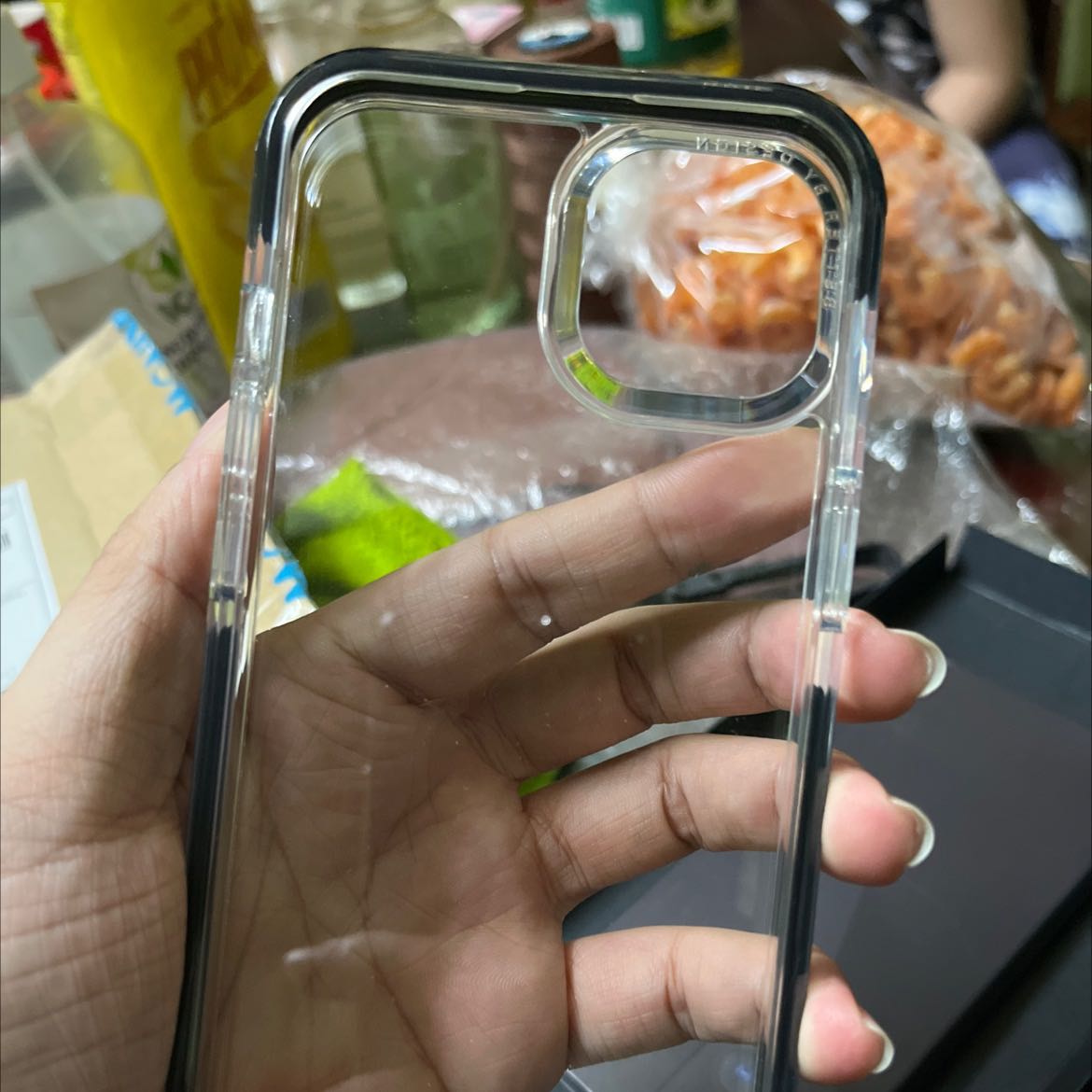 Không giống hình , ốp đen mà lại giao ốp màu trong suốt Không giống hình , ốp đen mà lại giao ốp màu trong suốt