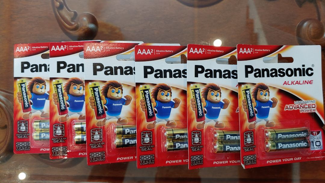 Giao hàng rất nhanh. Sản phẩm Pin chính hãng do Panasonic sản xuất và nhập khẩu phân phối bởi Panasonic Việt Nam. Lắp vào thiết bị remote sử dụng được ngay, ưu điểm của pin kiềm là thời gian tích điện và lưu giữ rất lâu (đến 10 năm); An toàn và không gây hại cho thiết bị. Ủng hộ Quý shop ở những sản phẩm tiếp theo. Mọi người nên tin dùng Pin Panasonic