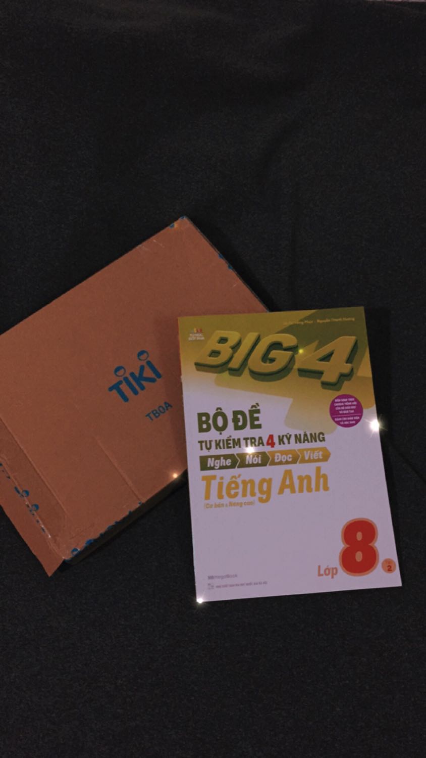 Sách rất đẹp, giao hàng lại nhanh. Nội dung lại rất hay, bài tập bán sát với nội dung học, các dạng bài tập cũng rất đa dạng. Chỉ có điều giấy có vẻ hơi mỏng ạ. Nói chung là hài lòng ạ