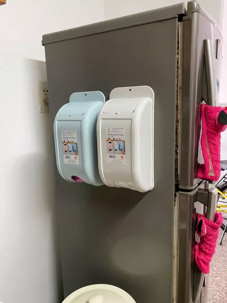 Hộp này được nè , rút cái được luôn , chất liệu nhựa cứng cáp mà còn rẻ nữa