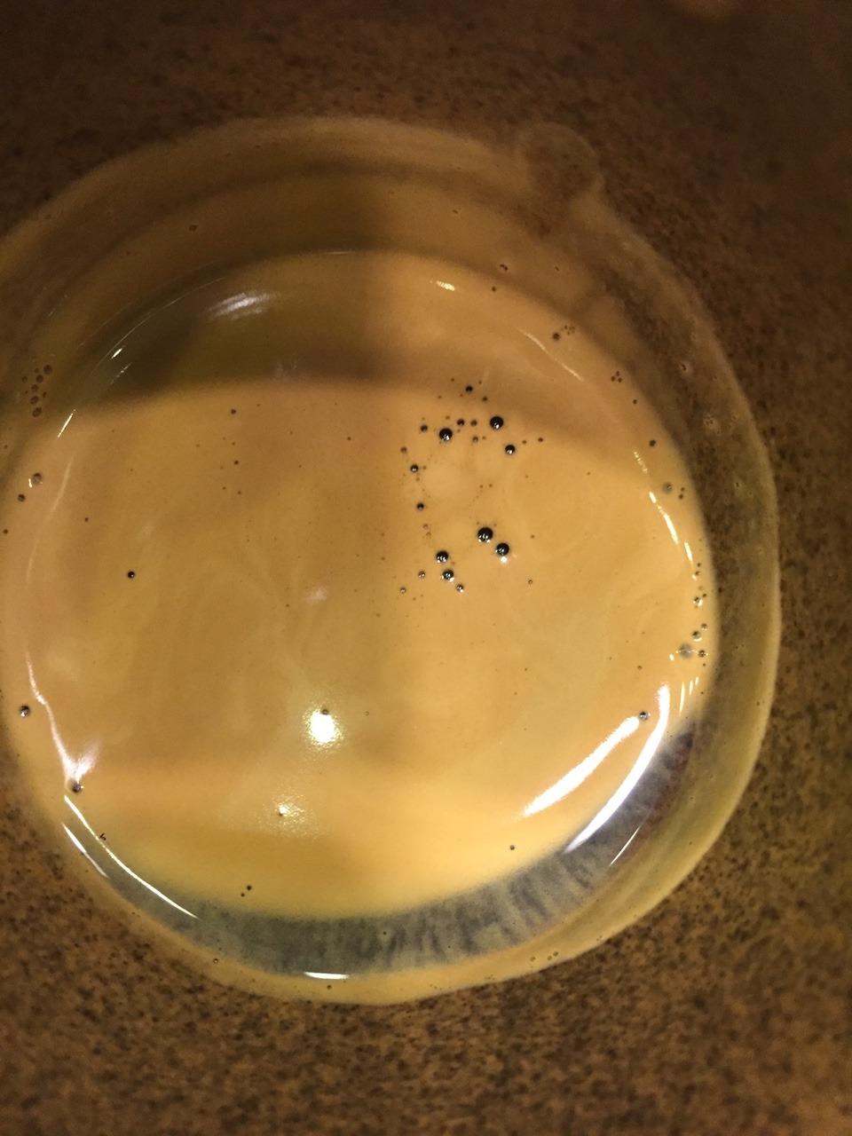 Đang cần tìm cafe Espresso pha máy, tình cờ thấy quảng cáo cafe này của Tiki. lần đâu tiên pha được phần caramen đẹp thế này. Vị uống hơi chua nhẹ một chút. Rất hài lòng.  Vote 5 sao cho thương hiệu này.