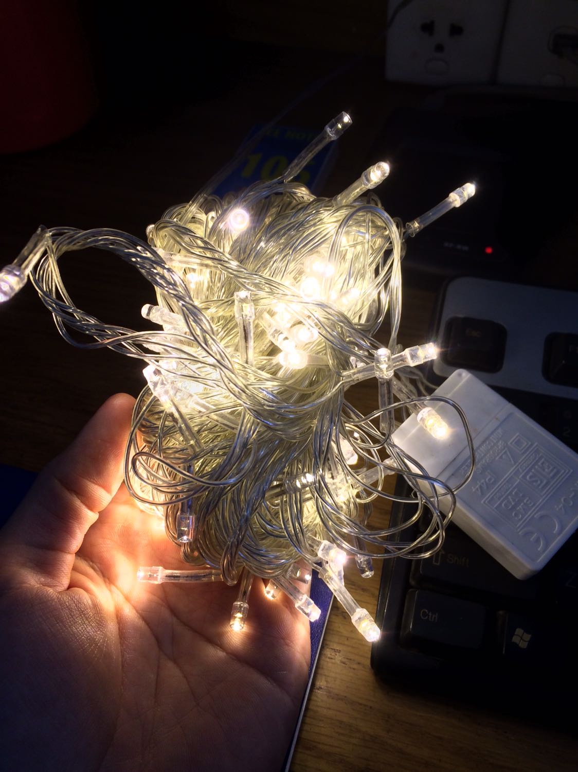 Mình mua từ phu kien 68, dây chắc chắn, đẹp, nhiều chế độ sáng, so với mua mấy cọng dây đèn led giá rẻ kém chất lượng thì dây này rất đáng tiền, còn bền lâu hay ko thì xem sau.