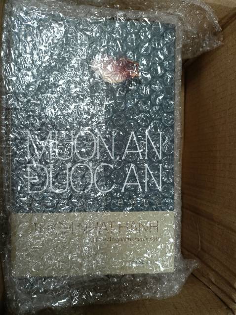 Mình mua để tặng, giao hàng vừa đúng lúc, đóng gói cẩn thận, giấy có hơi lỗi nhẹ.