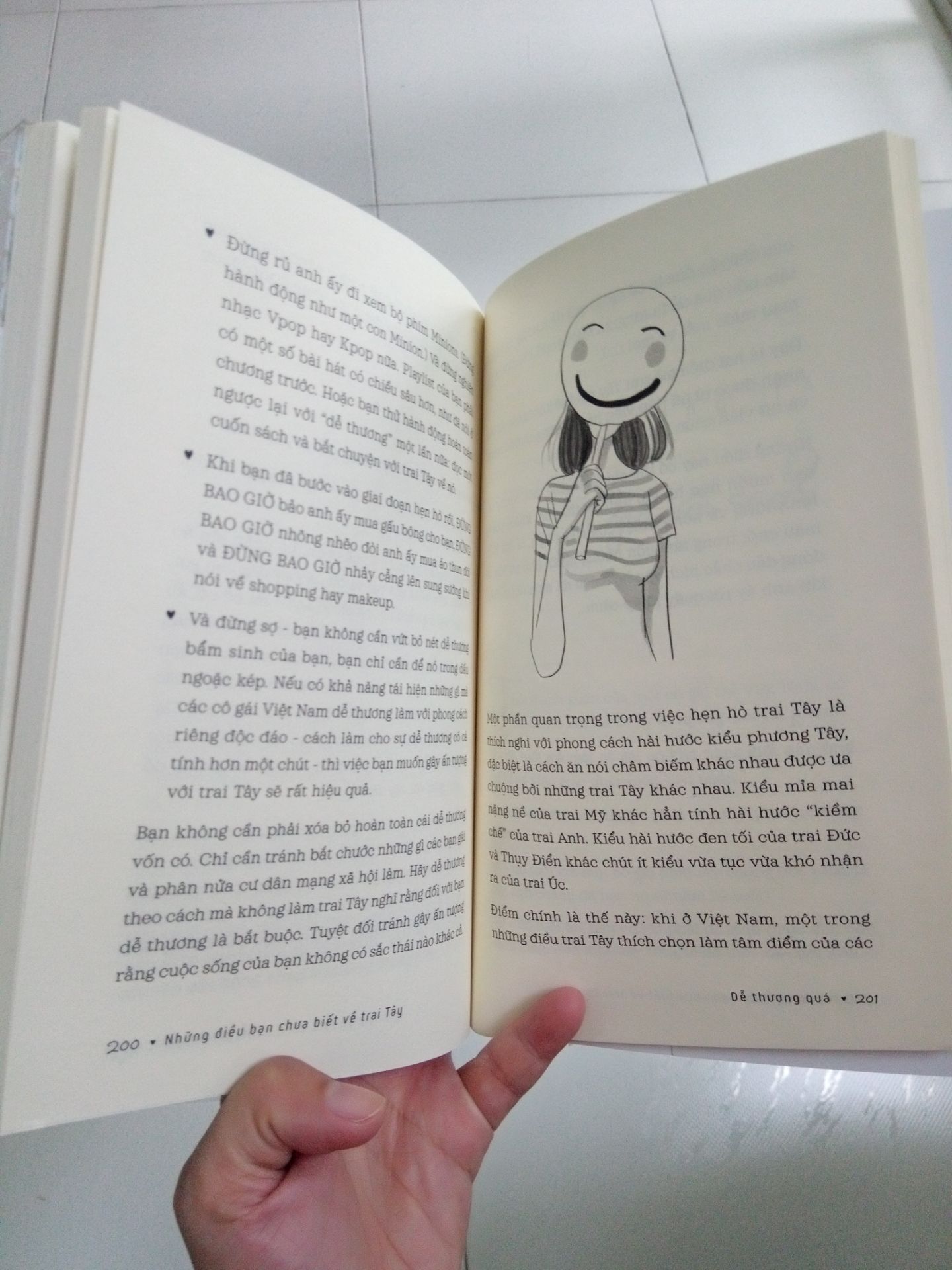 Mình mua và mới đọc được 1/2 quyển nhưng có nhận xét thế này. 
Nội dung sách khá ok cho bạn nữ nào đang làm quen/hẹn hò hoặc có ý định tìm bạn trai Tây. Điểm mình đánh giá cao là sách do 1 người đàn ông Tây viết về trai Tây, dù ít nhiều vẫn có suy nghĩ chủ quan, nhưng đảm bảo đem đến nhiều vấn đề cho người đọc hiểu thêm/suy nghĩ thêm trước 1 mối quan hệ với trai Tây (dù yêu hay bạn bè). Tác giả ở VN lâu năm nên có được cái nhìn 2 chiều giữa Tây và Ta, ở cả 2 giới. Và điểm mình chưa thích lắm là: vì do người nước ngoài nên hiển nhiên văn phong, câu cú nhiều khi hơi lòng thòng, khó hiểu, cần đọc 2 lần mới nắm được toàn bộ ý của tác giả. 
Và 1 điều nữa là, dẫu gì tác giả cũng là Tây, nên cách hành văn và cách hài hước cũng sẽ hơi Tây, bạn nào quen với phong cách hài Tây mới dễ thấm, nếu không sẽ hơi khó để đọc và hiểu nhe.
Vài dòng nhận xét về sách ha, còn về dịch vụ tiki hay sách bẩn sách cũ thì hên xui mỗi account nên mình không review để tránh xung đột.