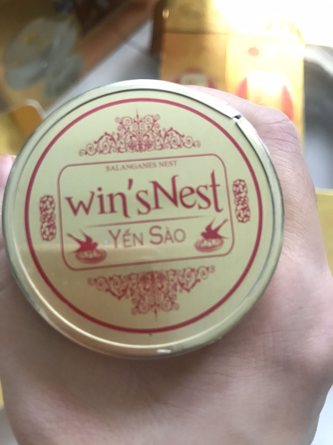 Hàng giao rất nhanh và đóng gói kỹ nên hộp đựng vẫn mới nguyên, có túi đính kèm tiện cho việc gửi tặng.