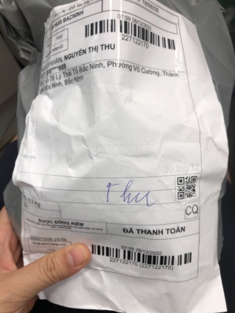 Mua áo trẻ em sao lại giao cho áo thanh niên không liên quan gì luôn, shop phản hổi lại tôi ngay, không hiểu sao shpp có thể làm ăn thiếu chuyên nghiệp như vậy.