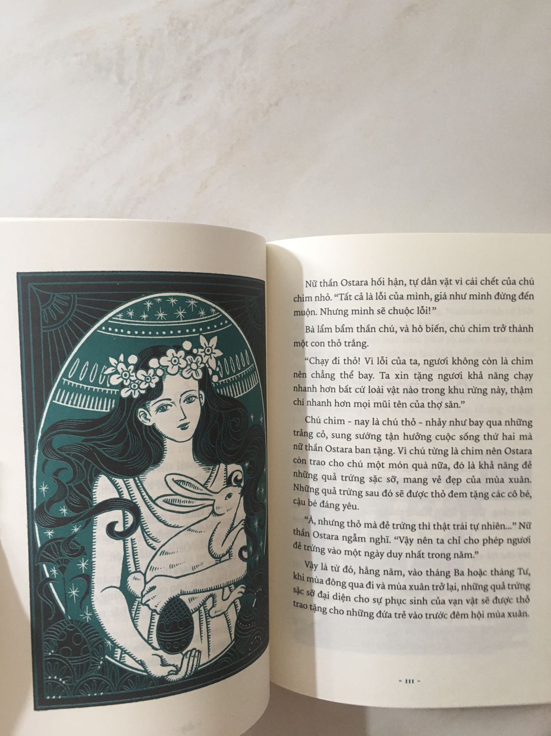 Sách được Tiki giao tới rất nhanh, sách mới và đẹp, nội dung về các vị thần ở khắp các châu lục trên thế giới, nhiều câu chuyện về các vị thần ở Châu Phi hay châu Mỹ rất thú vị nhưng ít được biết đến vì mọi người thường hay biết đến các vị thần ở châu Á hoặc châu Âu nhiều hơn. Mình đã mua quyển sách này sau khi đã đọc quyển ‘Sinh vật thần thoại khắp thế gian’ để biết thêm nhiều vị thần trong văn hoá Châu Á cũng như các châu lục khác.