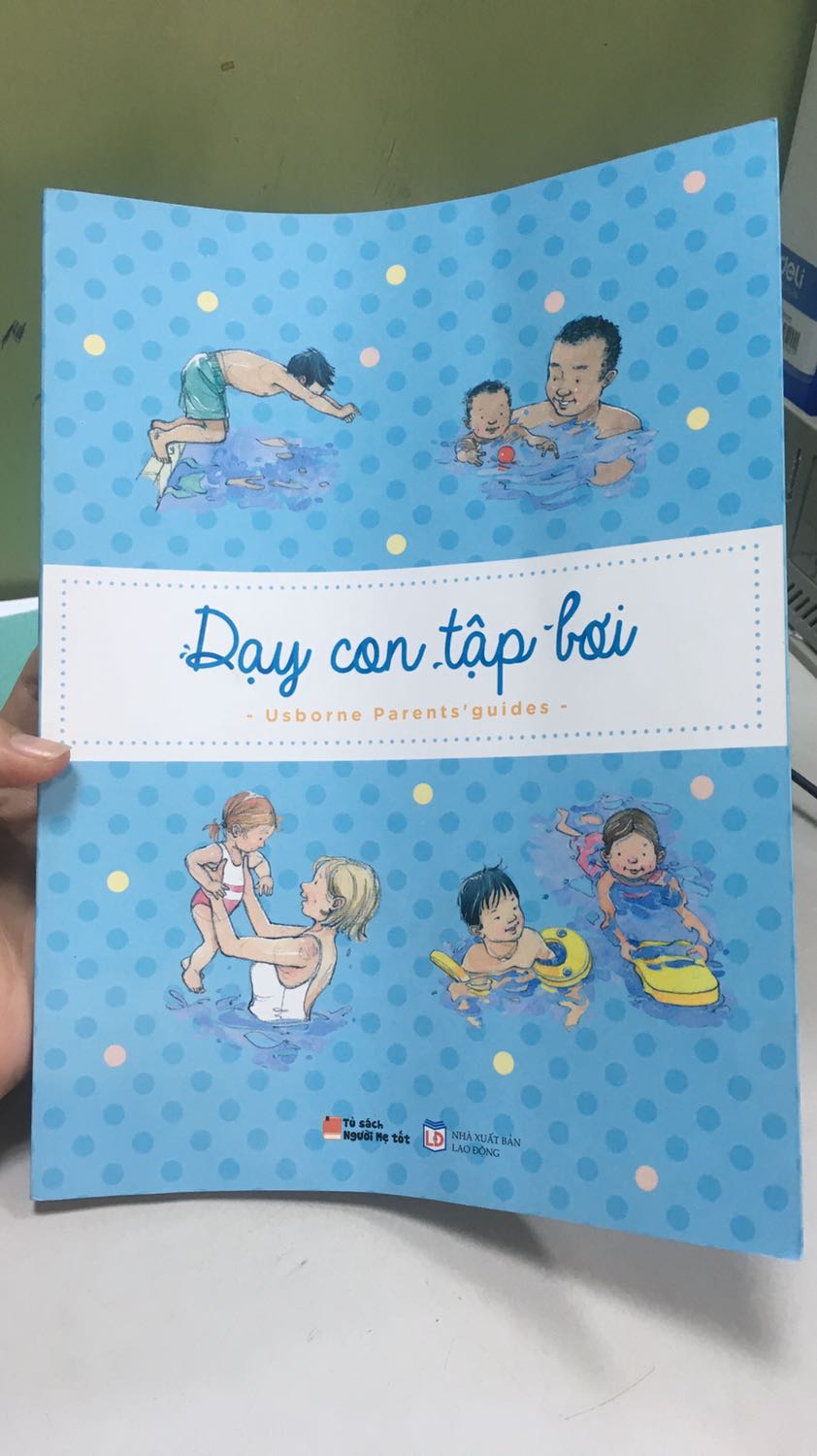 Sách đẹp, trình bày bắt mắt, hình ảnh đẹp, đóng gói chắc chắn
Về nội dụng thì tớ rất ưng vì con tớ đang là trẻ nhủ nhi nên thấy rất là hứng thú.
Tớ đang áp dụng cho bé hy vọng là bé sẽ hơn mình sẽ biết bơi kkk.