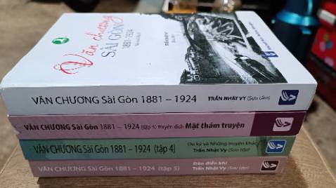 Tập hợp nhiều bài viết xưa được đăng trên báo, tạp chí tại Nam kỳ giai đoạn nửa cưối thế kỷ XIX đến những năm 20 của thế kỷ XX, rất giá trị.
Góp ý nhỏ, nếu các shop sách quan tâm hơn việc bao bì từng cuốn sách cho người mua, sẽ càng tăng thêm tính thẩm mỹ và giá trị cho sách.