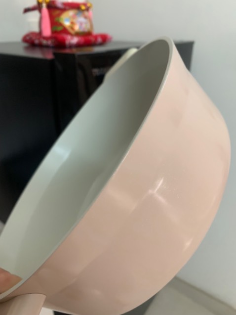 Chống dính tốt, nồi đẹp, tay cầm không bị nóng