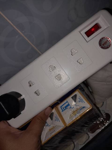 Tốt giống như những gì mô tả. Phích cấm vừa khít ko lỏng ko chặt, cấm nhẹ nhàng chịu nhiệt tốt, thiết kế đẹp mắt chắc chắn, hôm qua mới cấm thử nồi lẩu thấy tốt. giá thành rẻ hơn nhiều nơi bán khác. ko có ăn tiền quãng cáo đâu nha.😄