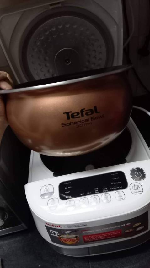 Nấu cơm nhanh, tầm hơn 30 phút. Tiếng Việt dễ sử dụng. Lòng nồi dày. Nên có âm thanh báo hiệu bắt đầu nấu hoặc nấu xong thì tuyệt vời hơn. Nhấn hoài nghe tiếng ục ục mới biết là đã bắt đầu nấu.