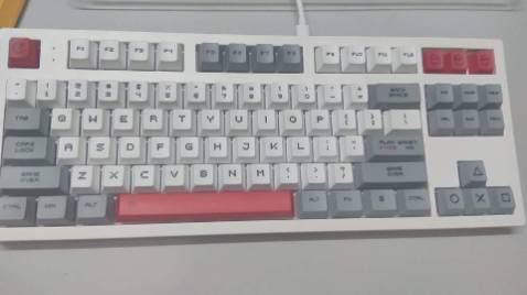 shop giao đúng màu, tem chắc chắn, giao hàng nhanh. case đẹp, led sáng, khá nặng, dây hơi cùi,  cái cover ko vừa với case