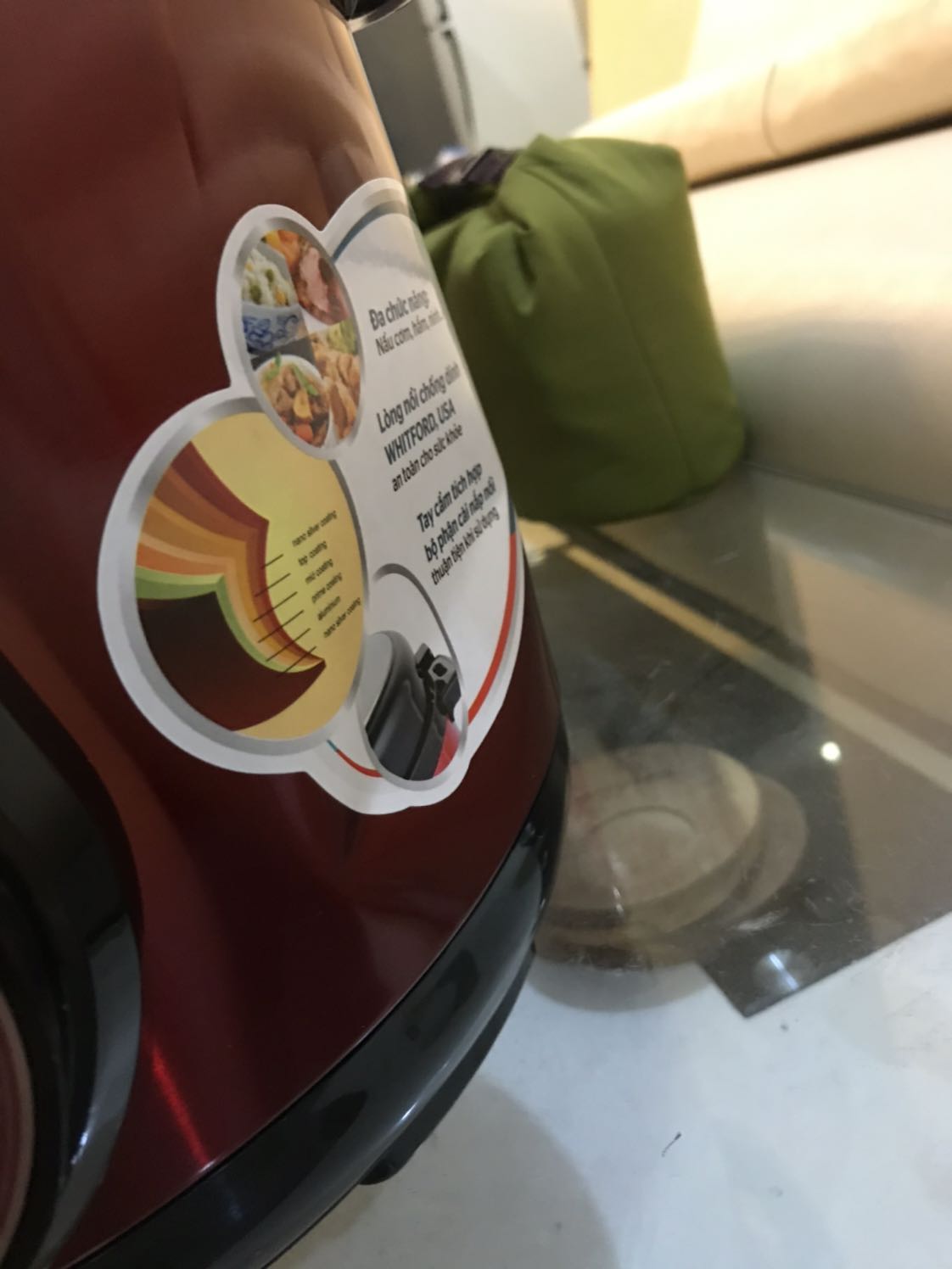 Đọc vài review thấy nhiều người mua bị giao hàng lỗi, không ngờ mình cũng bị. 
Tiki sơ sót trong việc kiểm hàng trước khi giao, hàng mới mở từ hộp ra nhưng đã bị móp.
Tuy nhiên các bạn tiếp nhận thông tin đổi trả rất nhanh nhẹn và nhiệt tình, xử lý khá nhanh chóng.