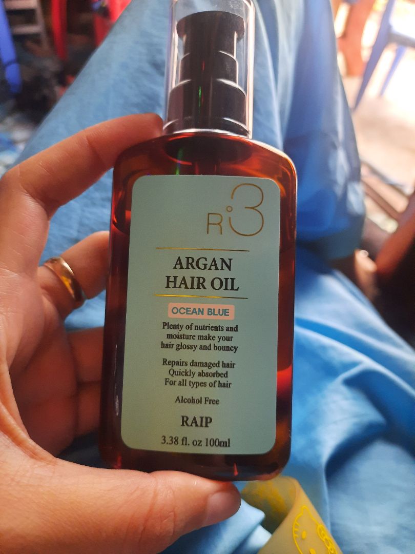 Xài khá oke, mọi người nên thoa lúc tóc mới gội gần khô còn ẩm để khi tóc khô hẵn tóc sẽ mượt hơn nha, có nhiều loại mình mua loại màu xanh thấy mùi thơm nhẹ nhưng không giữ hương lâu, hiệu quả lắm nha .