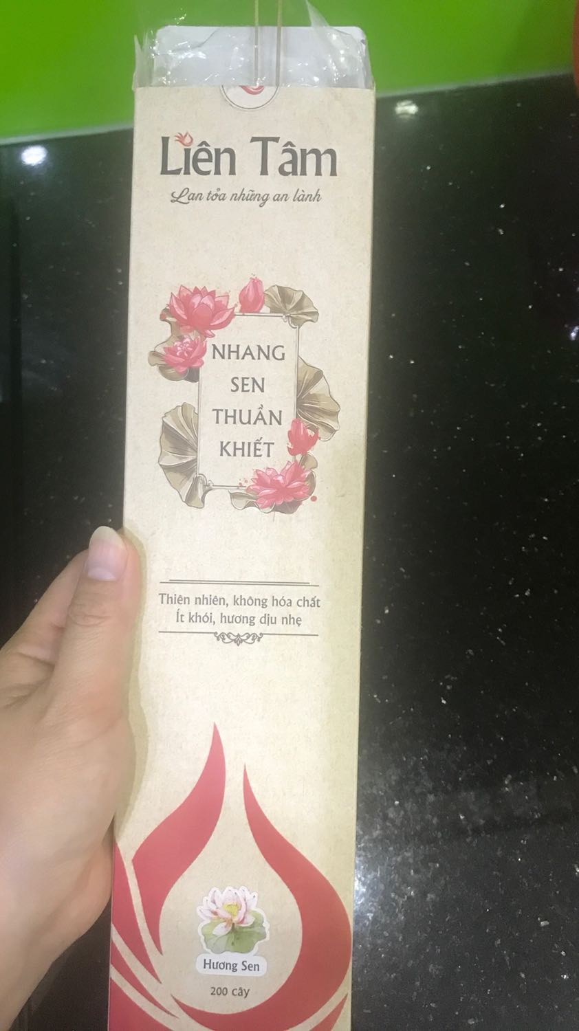 Trước đây mình mua qua *** của Liên Tâm. Sau này biết Liên Tâm có trên Tiki bèn đặt mua trên này luôn cho tiện. Sản phẩm bao bì đẹp, chất lượng. Nhang thơm nhẹ nhàng dễ chịu. Quan trọng nhất là thành phần tự nhiên, k ảnh hưởng sức khoẻ.