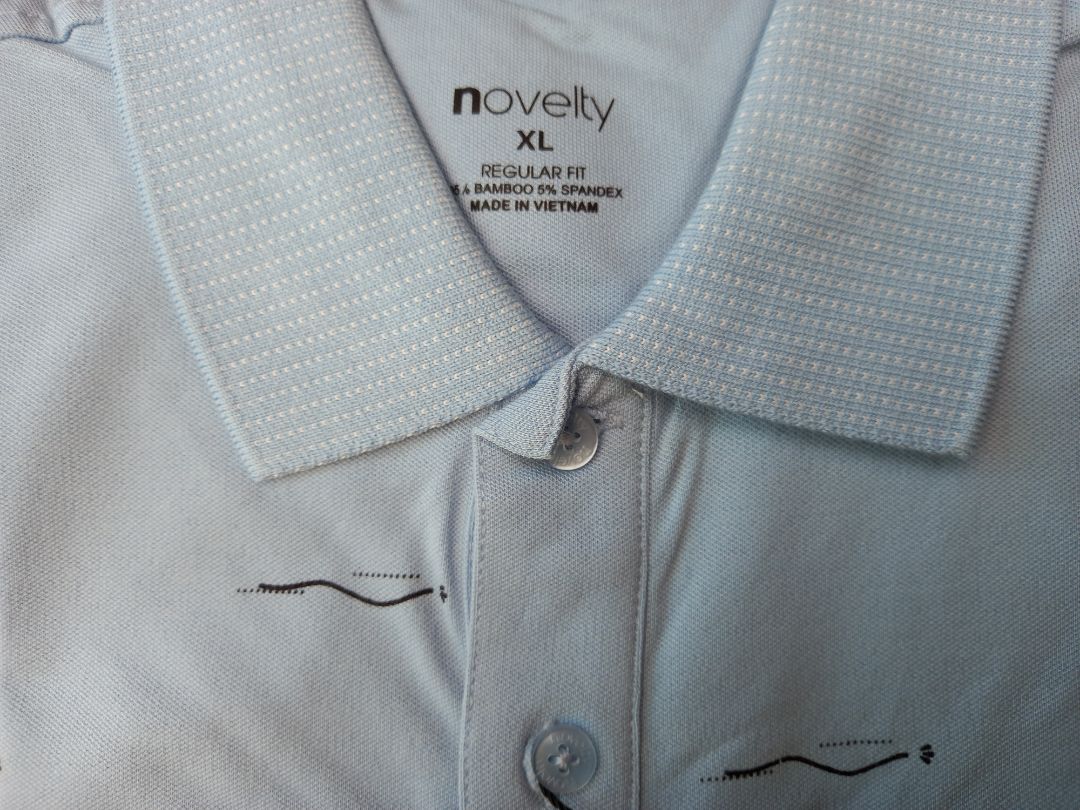 áo có pha chất liệu bamboo, nên mặc thoáng mát. Về size áo, với kiểu áo polo Novelty regular fit, nên chọn tăng thêm 1 size với cỡ áo thông thường, ví dụ mình mặc size L với kiểu Classic, thì nên chọn size XL với regular fit
