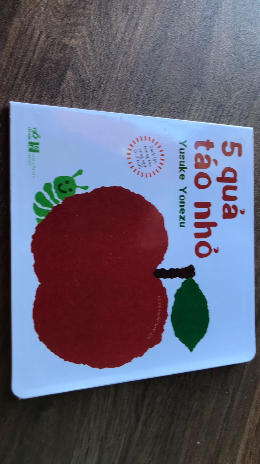 Sách màu sắc khỏi phải bàn ạ, hình ảnh siêu dễ thương, thu hút sự tập trung của bé nhà em lắm ạ.
Cảm ơn Tiki đã giao hàng nhanh chóng ạ.