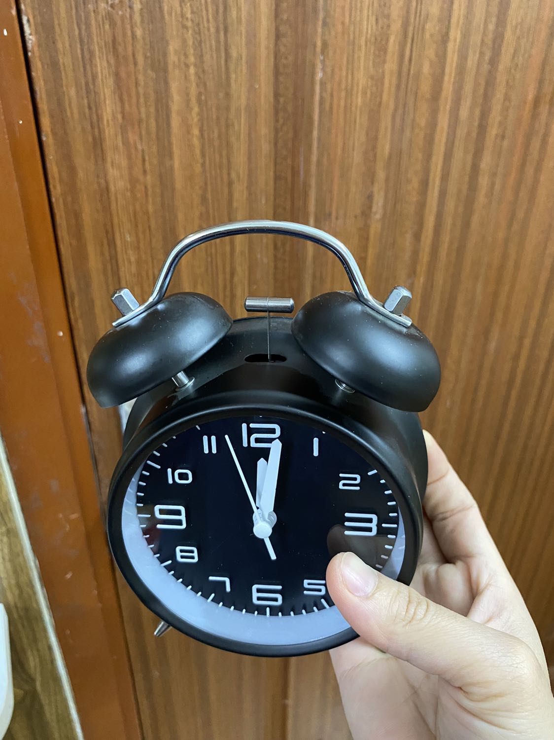 Đồng hồ thiết kế đẹp, chuông to. Shop đóng gói cẩn thận, giao hành nhanh. Tặng shop 5 sao