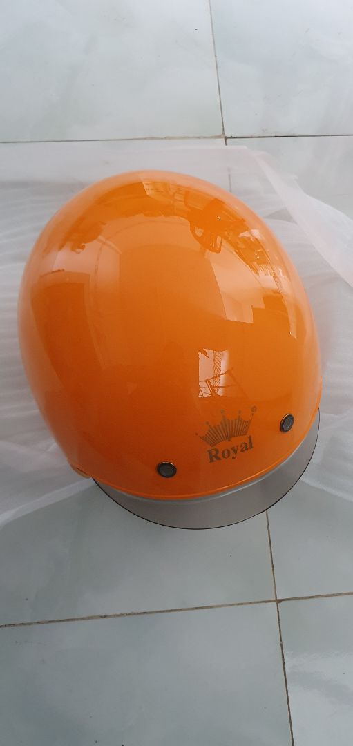 mình mua mũ của shop này được 1 năm rồi, lúc đấy mũ trông ko xịn bằng mũ các bạn đăng bây giờ, hơi thất vọng, nay mình mua mũ mới ở shop khác, rồi về tự sơn thêm chữ " why not " cho cá tính. Loại mũ này rất ok, còn mua ở đâu các bạn phải lựa chọn nha, mũ mới mình mua ở shop " mũ bảo hiểm halo phượt " ở tiki, giá mình mua tính cả khuyến mãi bao ship là 373k.