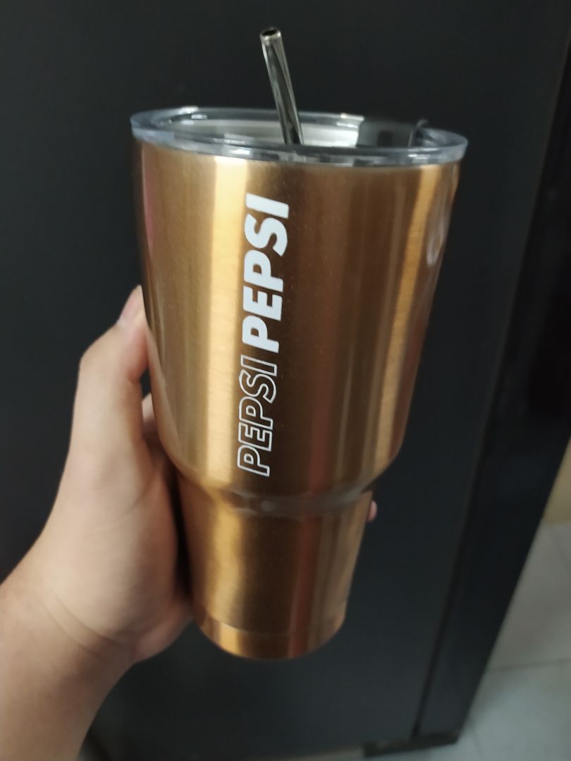 Tiki giao hàng nhanh, không hề bị hư hao gì. Ly cách nhiệt được tặng dung tích lớn 900ml nhưng không giữ nhiệt tốt lắm (dù sao cũng là hàng tặng). Theo cảm nhận thì Pepsi ngon hơn Coca. mua lúc km nên lun ship thì chỉ có 170k 1 thùng, giá rẻ. Tiki giao hàng nhanh, không hề bị hư hao gì. Ly cách nhiệt được tặng dung tích lớn 900ml nhưng không giữ nhiệt tốt lắm (dù sao cũng là hàng tặng). Theo cảm nhận thì Pepsi ngon hơn Coca. mua lúc km nên lun ship thì chỉ có 170k 1 thùng, giá rẻ.