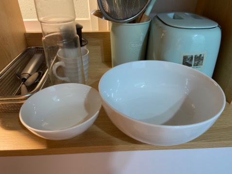 Tô đẹp, trắng, không sứt mẻ. Quá trình vận chuyển tốt, giao hàng nhanh.