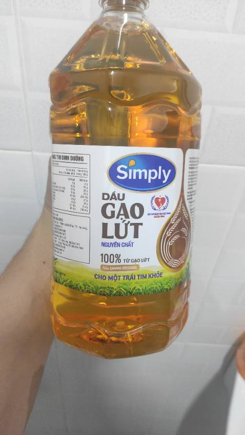 Dầu ăn mới tinh, hàng chính hãng,date xa, tiki trading nên rất an tâm