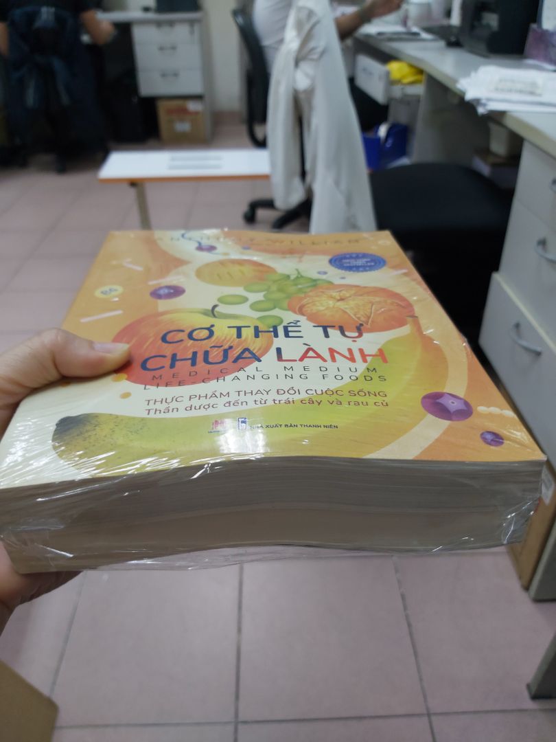 mình đặt mua combo này vì một người bạn khuyên đọc. Vì mới nhận  sách nên chưa nói đến nội dung. Chỉ phàn nàn một điều khi mua, tiki nói có thể sử dụng bookcare và trừ bookcare của mình. Nhưng khi nhận sách thì sách được đóng gói theo dạng combo chứ ko có bọc bookcare gì hết. Nếu ko sử dụng Bookcare thì ko nên tùy tiện trừ như vậy. Vì vậy, giao hàng cho 4 sao nhưng dịch vụ chỉ cho 3 sao để tiki rút kinh nghiệm.