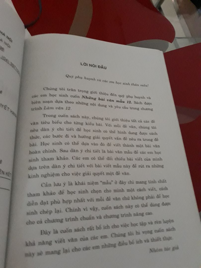Sách vừa có nghị luận xã hội vừa có phân tích nhân vật .Rất đáng mua