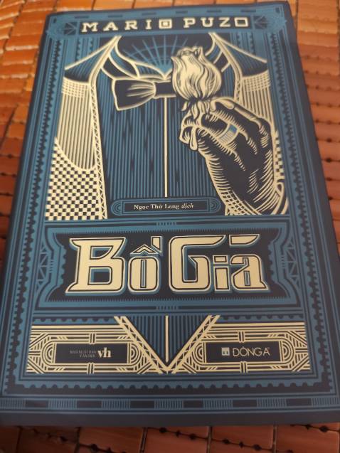 Bìa đẹp.Mà nhìn khổ chương nó dư giấy trắng ra nhìn hơi khó chịu:))