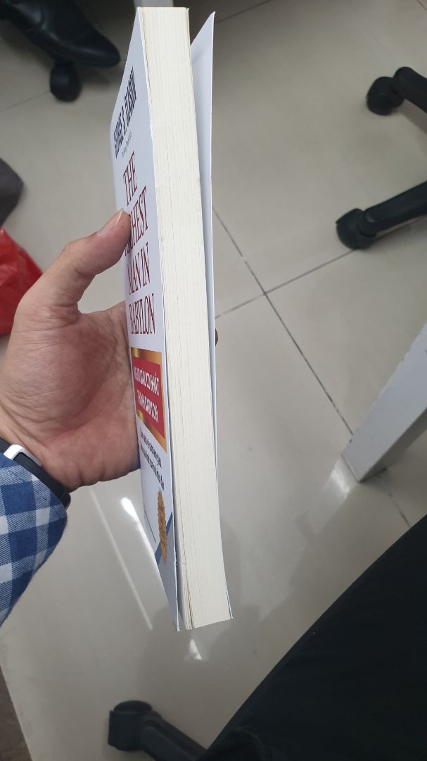 27/5/2020 mình có đặt :
Người Giàu Có Nhất Thành Babylon ( tái bản 2019,nxb Tổng Hợp TPHCM, Võ Thanh Hưng Dịch, Giá 68k giảm còn 47k  ).
Hôm sau mình nhận được như cam kết đúng thời gian. oke ( Cho 1 sao )
Nhưng đến trưa khi khuôi sản phẩm ra. Mình lại nhận được :
- Mép sách hở ( đối với người quý sách thì mình thấy không hài lòng )
- Trang cắt không đều bị lồi lõm.
- Giấy không đẹp như mình nghĩ ( ý kiến cá nhân mình )
=> Mong BỘ PHẬN GÓI SẢN PHẨM TIKI CHÚ Ý NẾU SẢN PHẨM KHÔNG ĐẠT CHẤT LƯỢNG NHƯ VẬY KHÔNG NÊN ĐƯA SẢN PHẨM ĐẾN TAY NGƯỜI TIÊU DÙNG. LÀM NGƯỜI TIÊU DÙNG KHÔNG HÀI LÒNG VÀ MẤT LÒNG TINH VỀ CTY.