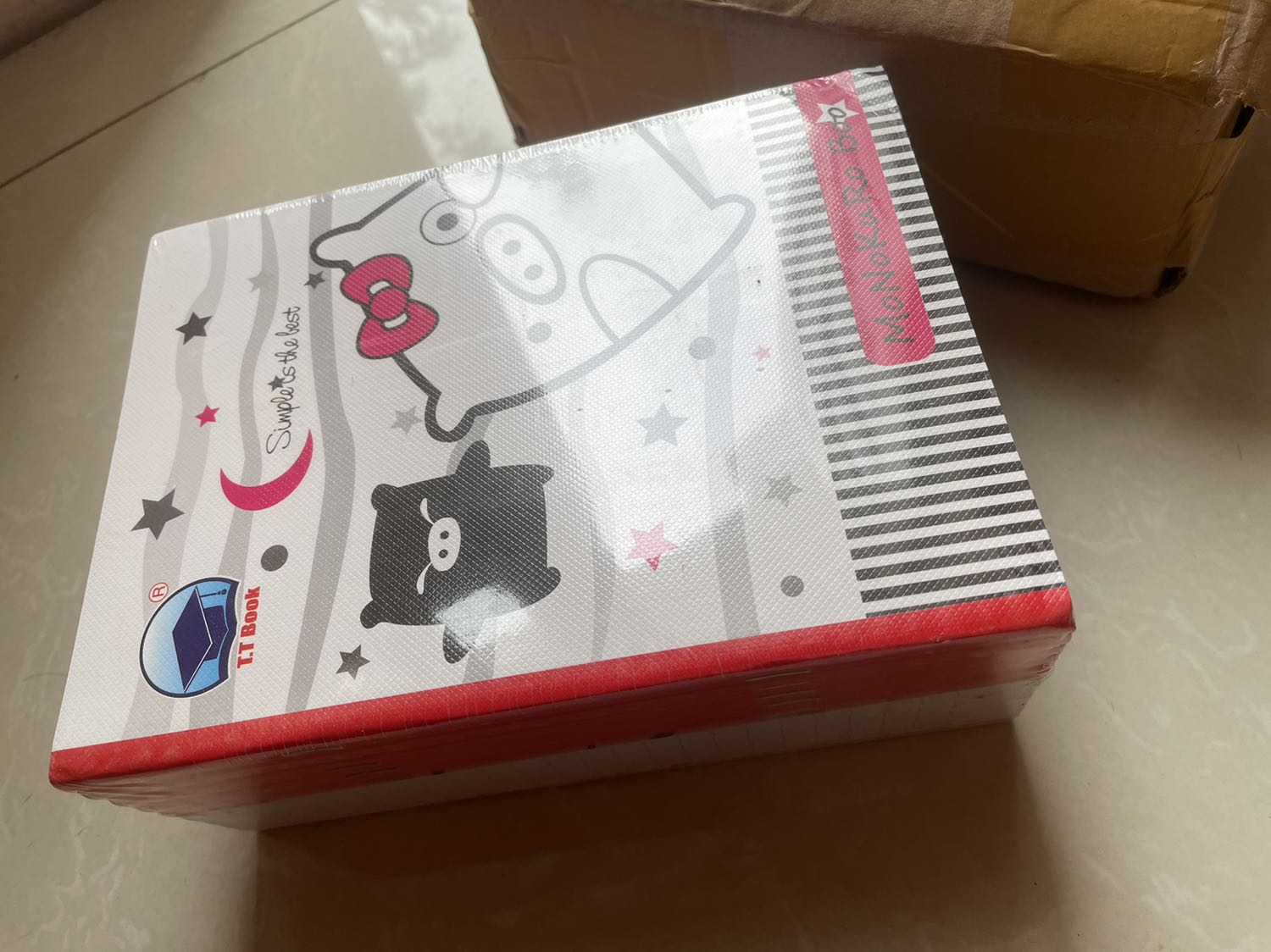 Tiki giao 10 cuốn tập học sinh 100 trang nhưng lại thu tiền 10 cuốn tập sinh viên 200 trang giá ***đ là sao ???? nhờ Tiki xem lại dùm.