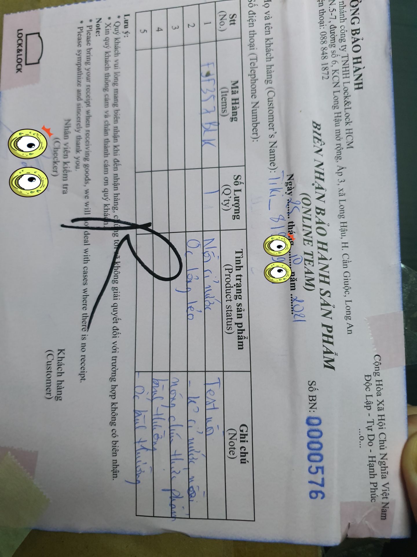 Mình có trả nghiệm tệ, về cả sản phẩm của Lock&Lock, lẫn dịch vụ của Tiki.
1. Sản phẩm (sp):
a. Đáy nồi có ốc bị rỉ (h1), thử thưởng tượng thức ăn dính phải
b. Ốc đó không kín. Dầu mỡ lúc nấu vô tình bắn vào, hay khi ngâm nước cho dể rửa, nước/dầu mỡ lọt qua ốc, men qua phần trung gian giữa mặt nồi & lớp nhựa giữ nhiệt (h2) - 2 phần này không tháo rời được, Vi khuẩn & cả kiến, côn trùng làm tổ ở đó. 
Bạn ăn có ngon khi miệng bát cơm mình toàn vi khuẩn?
Có up hình. Mọi người tham khảo trước khi mua sp.
Mọi thứ sẽ êm đềm, nếu Lock&Lock chịu lắng nghe, kiểm tra kỹ sp khi trả lời KH. Cuối cùng, 1 nhãn hiệu (hoặc người kiểm duyệt) bảo thủ thì khách hàng là người chịu thiệt. (Ảnh biên nhận) 

2. Dịch vụ Tiki:
Từ lúc mình nhận hàng: 10/10. Tới lúc trả sp nhờ kiểm tra. Tới nay mới nhận được để xem lại. Gần 1 tháng, mới dùng sp được 3 ngày.
c. Chậm: gần 1 tháng giải quyết. Chưa kể giờ bắt đầu yêu cầu hoàn tiền - không biết có sang năm sau không?! - giờ mình mất tin tưởng.
d. Không đưa đủ thông tin: gọi tổng đài 4 5 cuộc hỏi khi nào có kết quả, khi có rồi thì khi nào nhận dc lại hàng... tổng đài cũng ko trả lời được. 

Mình viết với tinh thần góp ý, cầu thị. Tiki hỗ trợ giải quyết nhanh hoàn tiền để mình mua sp khác. Cảm ơn nhiều,