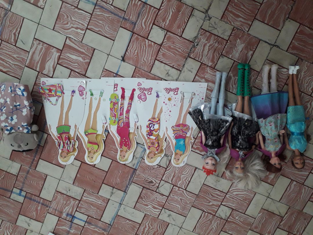 rất hài lòng, mẫu đầm đẹp, búp bê đẹp, bé rất thích, giá tốt, đóng gói kỹ, shipper vui vẻ