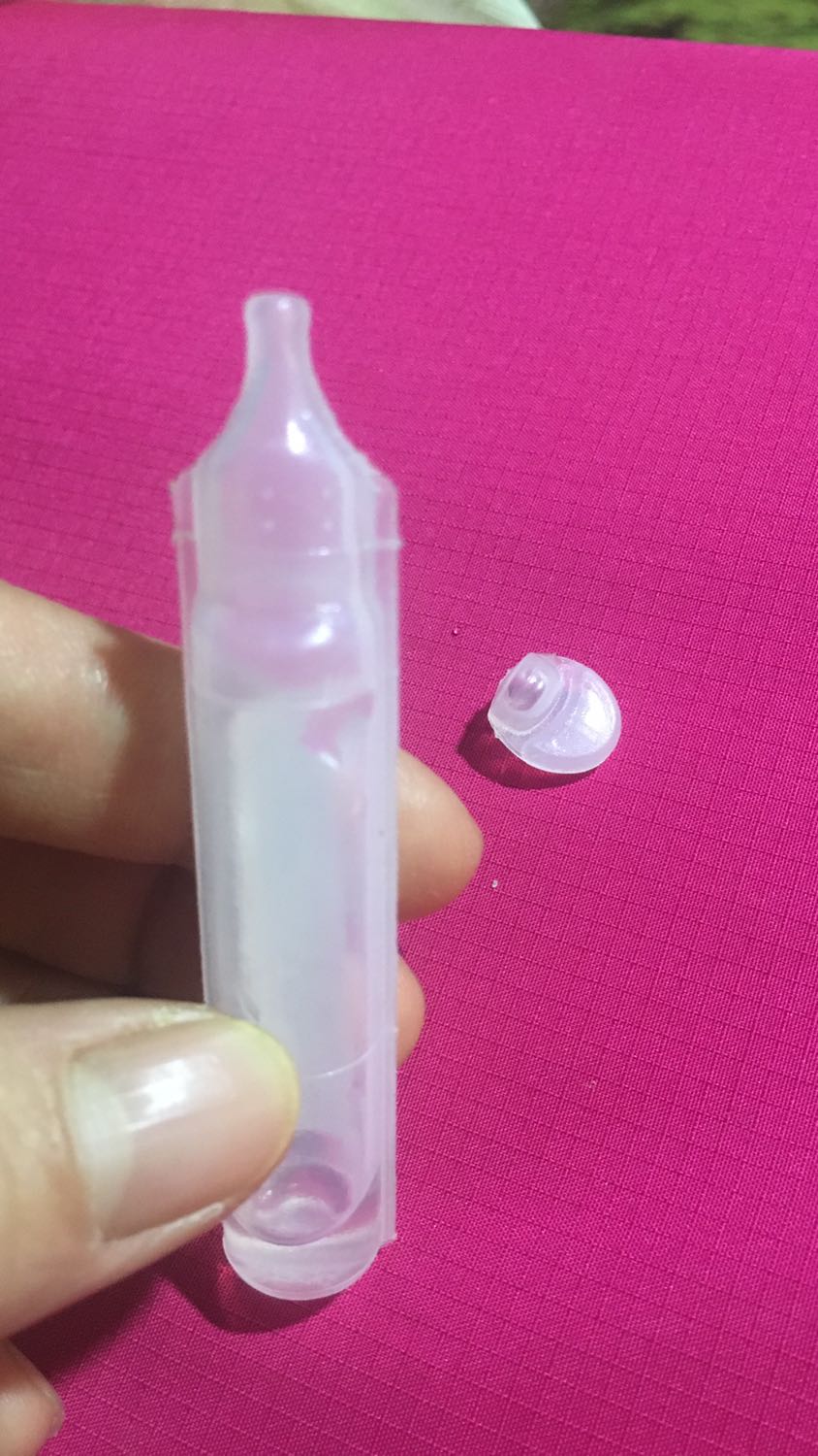 Sản phẩm tốt . Ngạt mũi dùng rất ok . Nhà ai có bé nhỏ nên mua vệ sinh cho bé tiện lắm . Dùng lâu hết cực . Ống nhỏ dùng tiện lắm