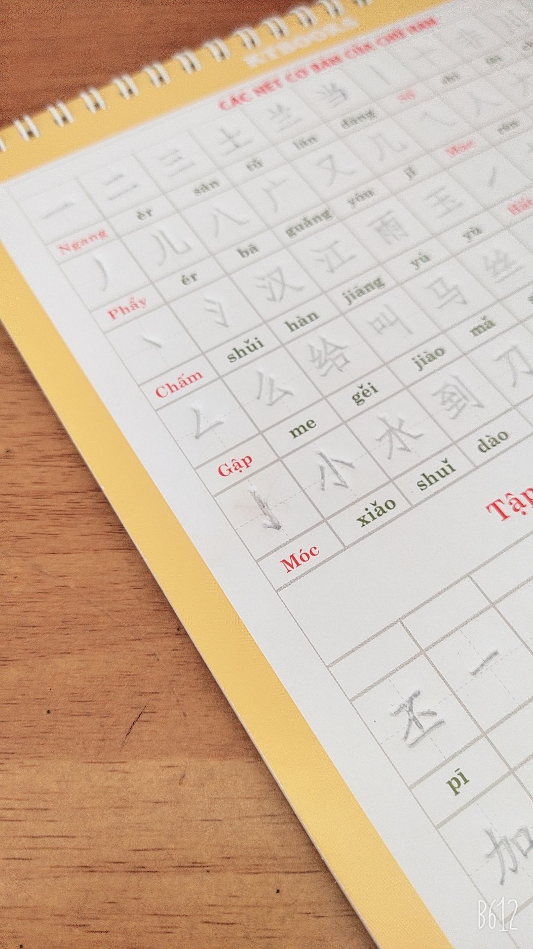 hàng đẹp, dùng tốt, giao sớm hơn dữ kiến, đẹp và giá trên sách rẻ hơn giá shop rất nhìu shop còn tặng thêm giấy, bút và ngòi nx 🥰 mãi ủng hộ shop