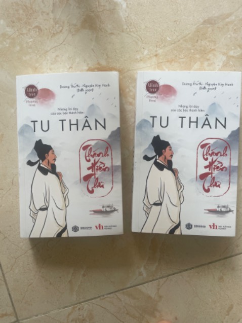 Bán buôn mà không có tâm. Bán combo giao 2 cuốn y chang nhau. Về để bán ve chai hay sao vậy?