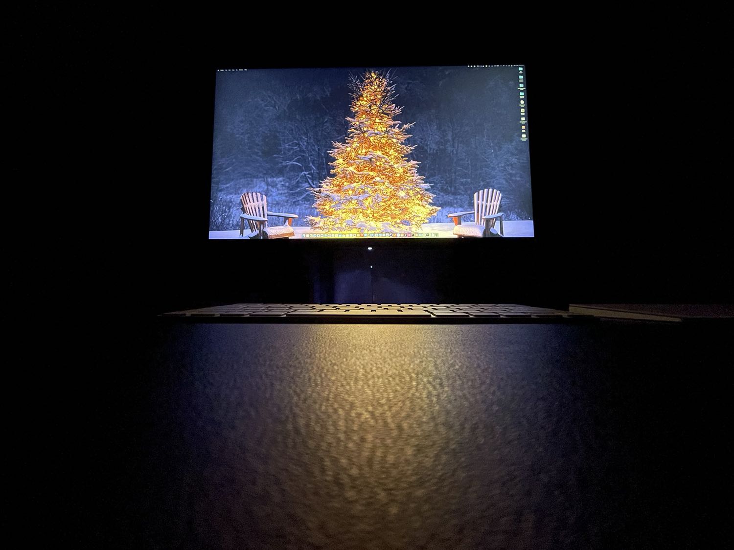 Đóng gói chắc chắn, hướng dẫn chi tiết, màn hình có thiết đẹp, sáng, màu đẹp :) Rất hài lòng