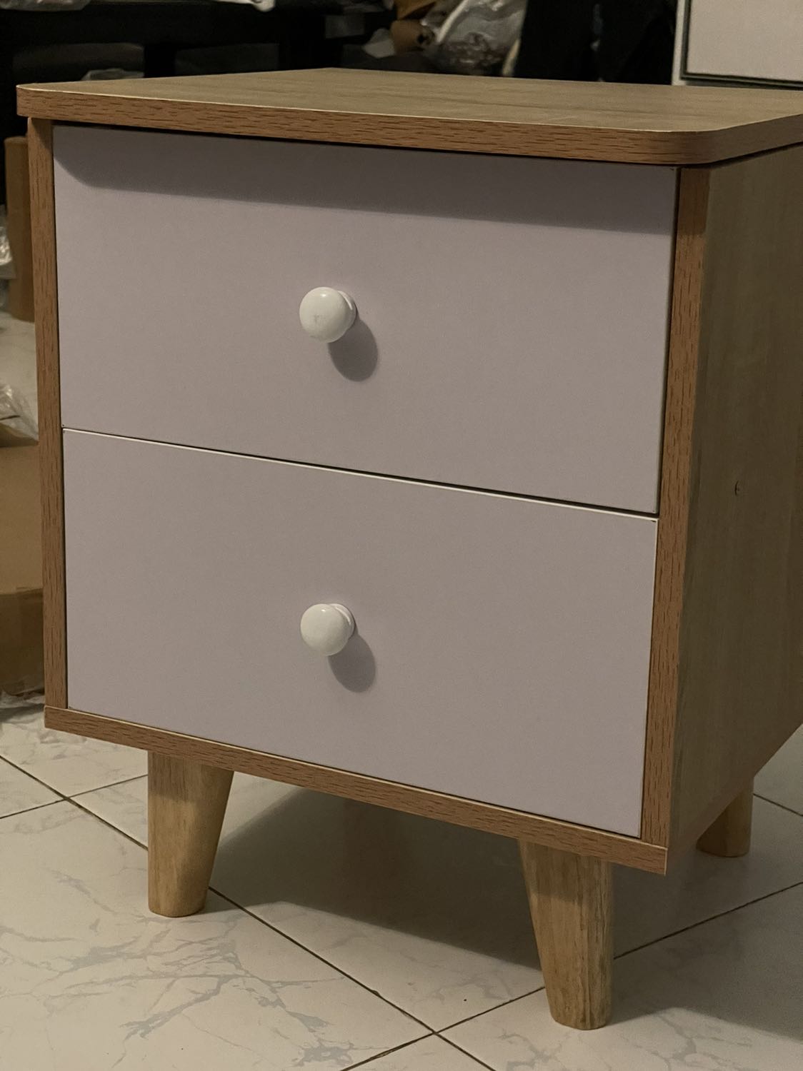 Lắp ráp dễ , giống hình mẫu , tuy nhiên nhưng ốc vít đi kèm nên cho dư vài con , hãng cho số lượng vừa đủ  khi 1 con bị lỗi là phải tự kiếm đồ thay rất cực