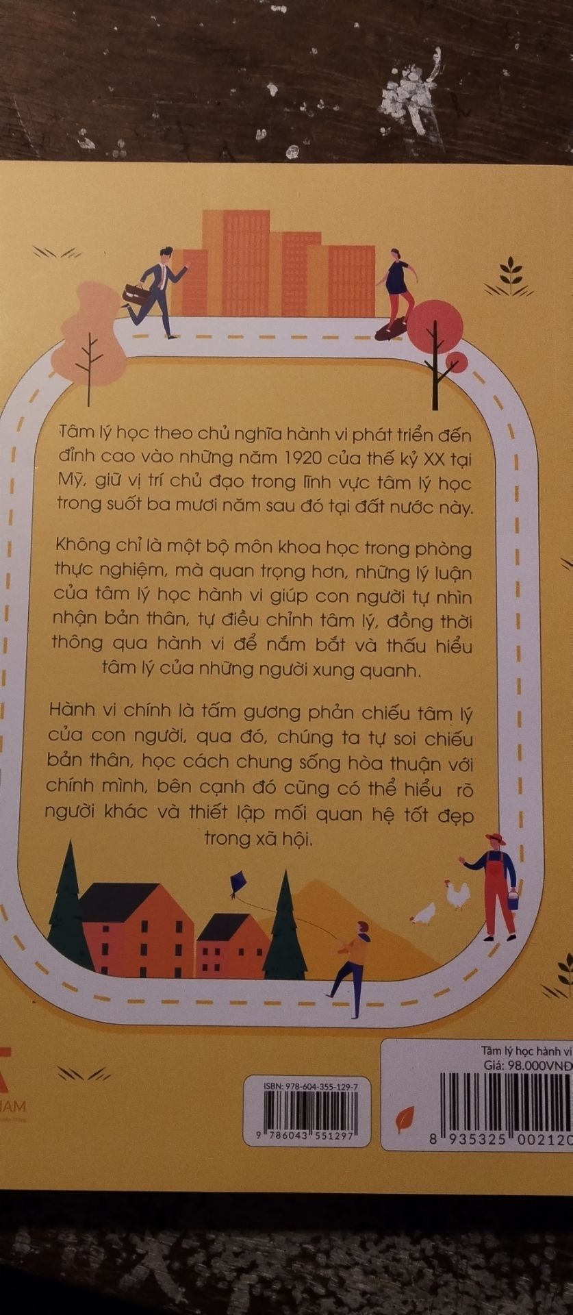 sách đẹp, chất lượng ruột sách khỏi chê
sách bị bụi bên ngoài và không còn bọc, 4 góc bìa đều bị coăn, trông lầm tưởng sách cũ