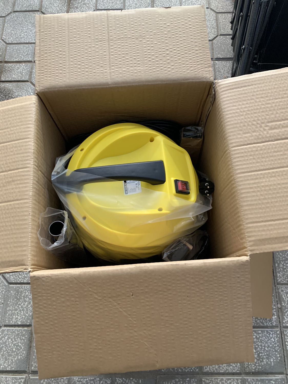 Máy đẹp, tiện, độ ồn cũng vừa phải, lực hút mạnh.