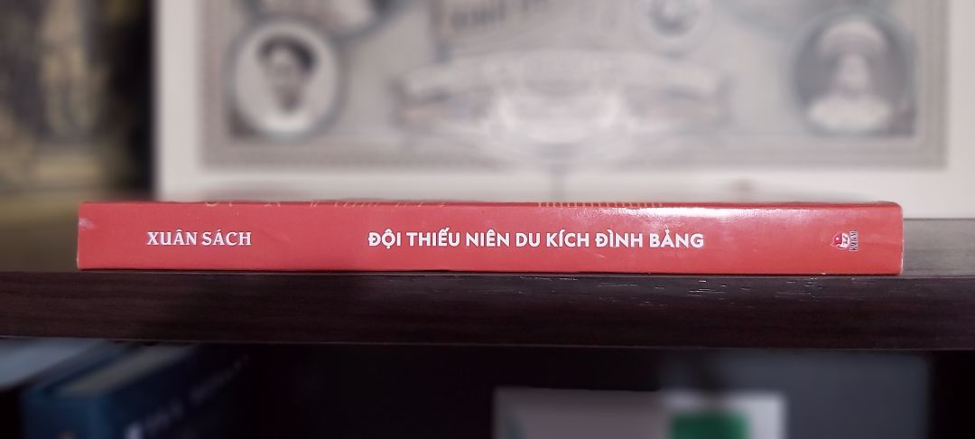 Mỗi mẩu chuyện là mỗi tấm gương, mỗi sự kiện lịch sử. Tác giả Tô Hoài ghi chép lại như một tư liệu quý giúp bạn đọc nhỏ tuổi hiểu thêm về truyền thống cách mạng của thiếu nhi Việt Nam trong những năm 1945 - 1950. 
Sách được bọc cẩn thận và giao nhanh. Dịch vụ Tiki thân thiện. Like!