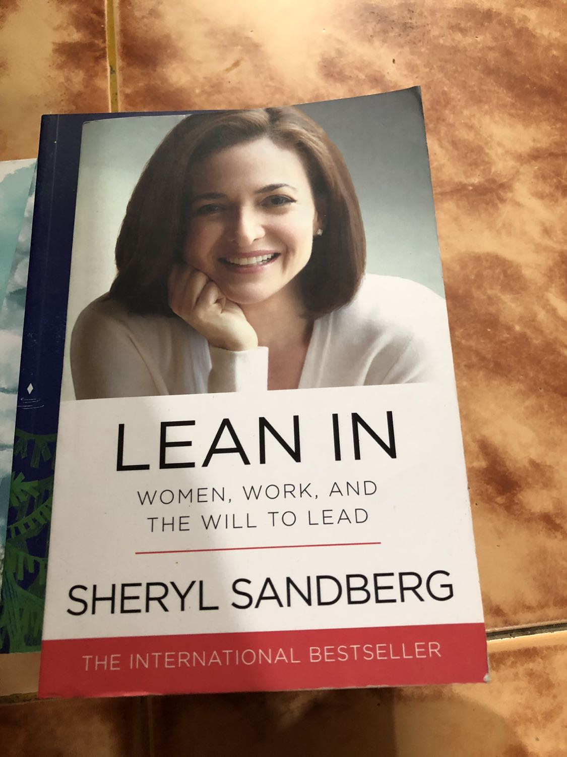 Rất thất vọng. Sách y hệt sách cũ. Không hề được take care. Rất buồn. Tiki phải trao đổi sách mới cho mình. Là 1 khách hàng trung thành của tiki thì thật sự rất không hài lòng, và là 1 kẻ yêu quý giữ gìn sách thì mình rất đau lòng khi nhìn sách mới ra nông nổi như vậy! Cảm ơn tiki đã đọc feedback. Mong nhận được sự giải quyết thoả đáng và chuyên nghiệp từ tiki. Mấy quyển khác cũng gãy góc nhăn nhó. Không có cuốn nào được bao bọc lại. Không thể tin nổi!