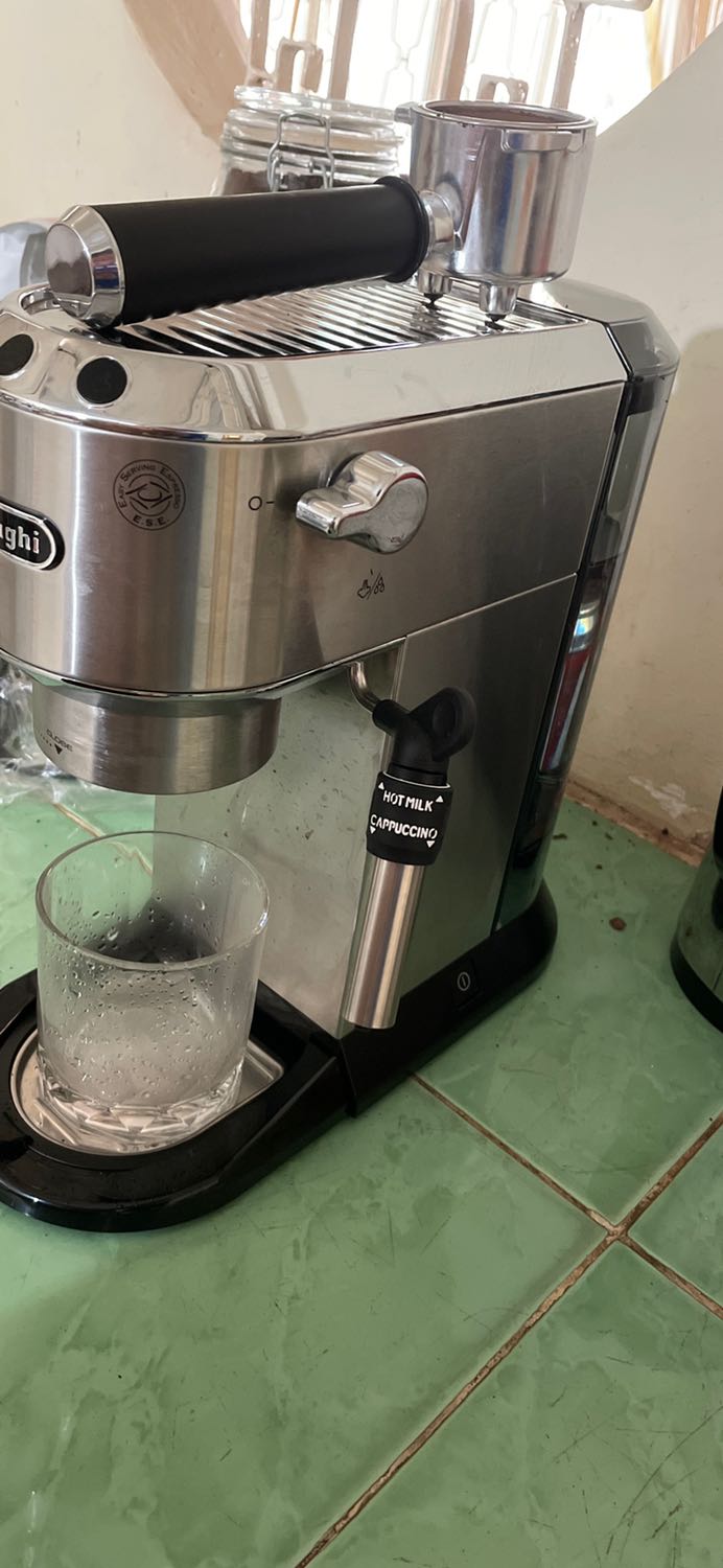 Mình mua máy đc 2 tuần nhưng nút tắt mở bị kẹt, 1 lần tắt là ko bật lại được. Nhờ nhân viên bảo hành tư vấn giúp