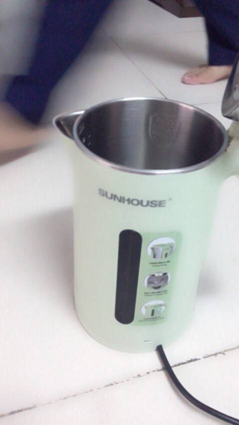 Bình đun rất ưng ý đúng như mô tả, inox bên trong sáng không tỳ vết, màu lá rất thích,dây điện hơi ngắn, chưa dùng qua không biết có bền,bình thấy cứng cáp đẹp nên cho shop 5 sao