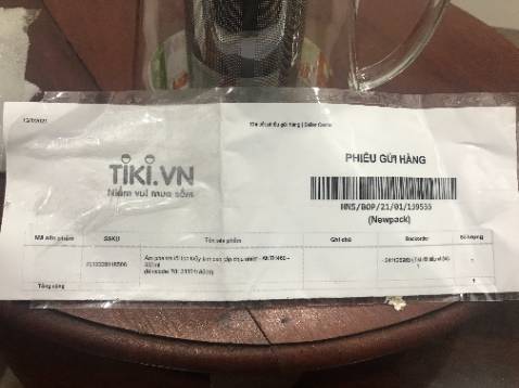 Do tin tưởng TIKI là nhà cung cấp uy tín nên không kiểm tra khi nhận hàng . Khi về nhà mở kiểm tra thì sản phẩm giao không đúng so với sản phẩm đã đặt mua . Sản phẩm đặt mua có lõi lọc thủy tinh cao cấp chịu nhiệt nhưng sản phẩm giao thì bằng inox chất lượng kém như hình đính kèm.
Đề nghị TIKI làm việc với nhà cung cấp về việc bán hàng *** đảo này và giải pháp cho việc đổi hàng.
Cảm ơn.