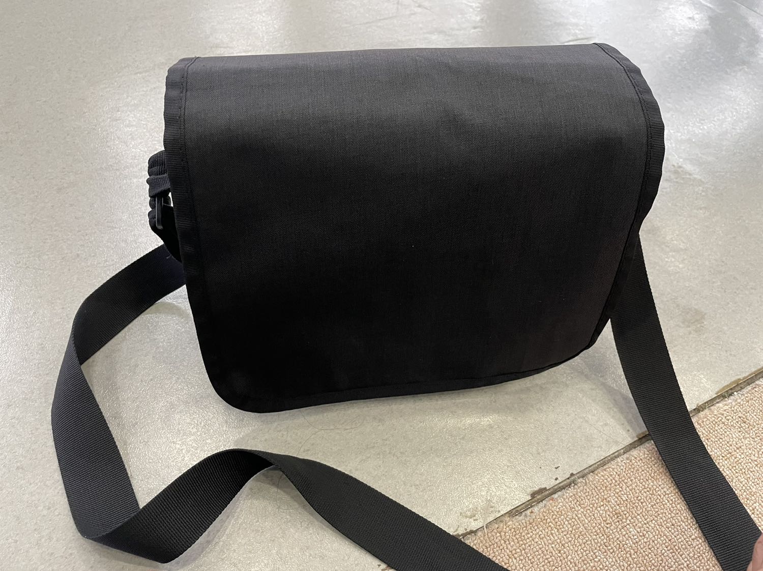 Túi vuông vắn & chắc chắn, chứa được nhiều đồ. Túi vuông vắn & chắc chắn, chứa được nhiều đồ.