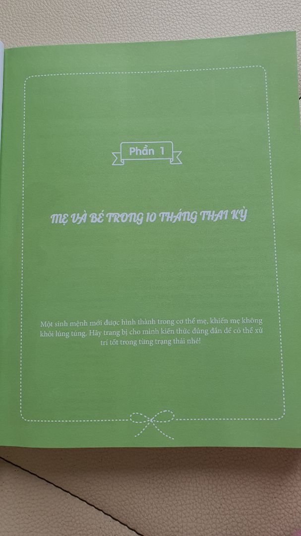 Cuốn sách cung cấp đầy đủ thông tin dành cho những ***. Kiến thức khoa học, diễn giải chi tiết và dễ hiểu. 
Những thắc mắc của các mẹ từ lúc mang thai cho đến lúc con chào đời, từ vấn đề sức khỏe đến tài chính và cả tâm lý sẽ được giải đáp.