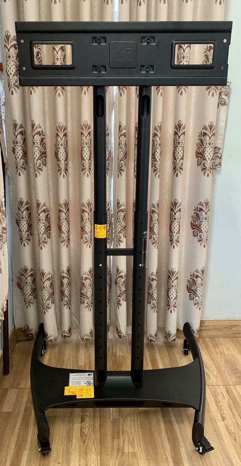 Tuy không hài lòng với sản phẩm vì trầy xước khá nhiều nhưng  với dịch vụ của Tiki thì quá ưng ý. 

Nhà mình nằm trong hẻm mà khung to và cồng kềnh. Shipper phải ôm đi bộ vào nhà giúp mà không than vãn gì. Rất mong dịch vụ của Tiki hãy giữ vững như bây giờ nhé. Thêm tiền vận chuyển mà mình vẫn vui lòng thì đây là lần đầu tiên ❤️