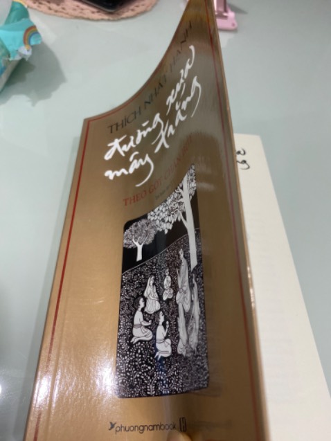 Chị mua sách bìa cứng mà sao lại gửi bìa mềm cho chị?